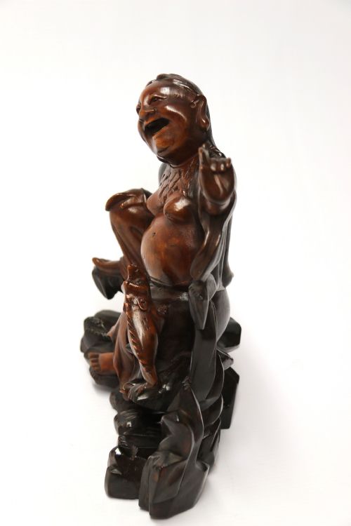 A LATE 19TH CENTURY CHINESE CARVED HARDWOOD FIGURE WITH MYTHICAL CREATURE - ADDITIONAL PHOTO 4