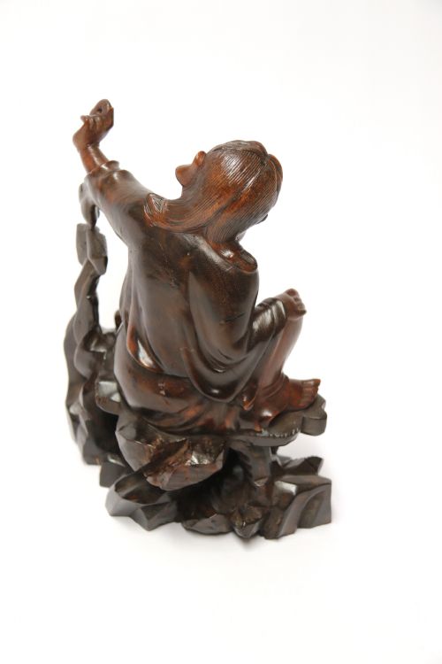A LATE 19TH CENTURY CHINESE CARVED HARDWOOD FIGURE WITH MYTHICAL CREATURE - ADDITIONAL PHOTO 5