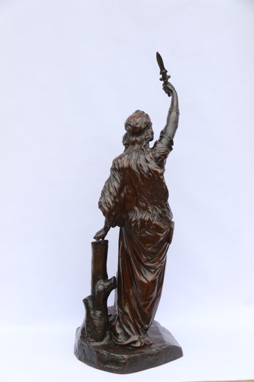 ANTIQUE LARGE FRENCH 19TH CENTURY BRONZE STUDY OF THE CELTIC WARRIOR QUEEN BOADICEA - ADDITIONAL PHOTO 3