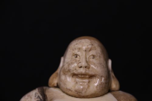 JAPANESE CARVED BONE OKIMONO CARVED FIGURE OF THE SEATED BUDDHA - ADDITIONAL PHOTO 13