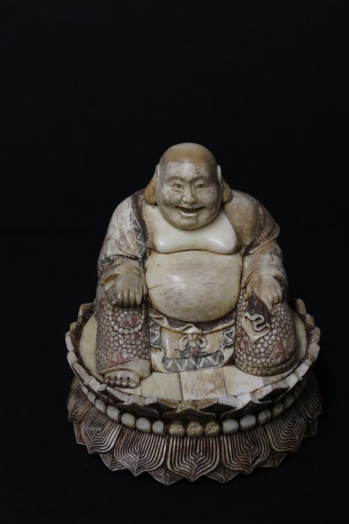 JAPANESE CARVED BONE OKIMONO CARVED FIGURE OF THE SEATED BUDDHA - ADDITIONAL PHOTO 14