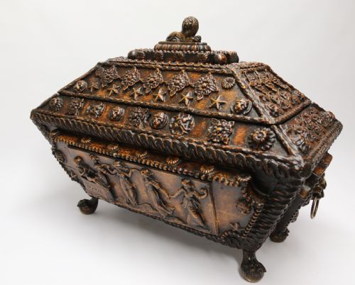ANTIQUE GEORGE IV PERIOD COUNTRY HOUSE GESSO DECORATED CASKET C 1820 - ADDITIONAL PHOTO 2