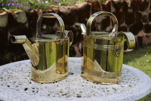 19TH CENTURY MATCHED PAIR OF BRASS COUNTRY HOUSE WATERING CANS - ADDITIONAL PHOTO 3