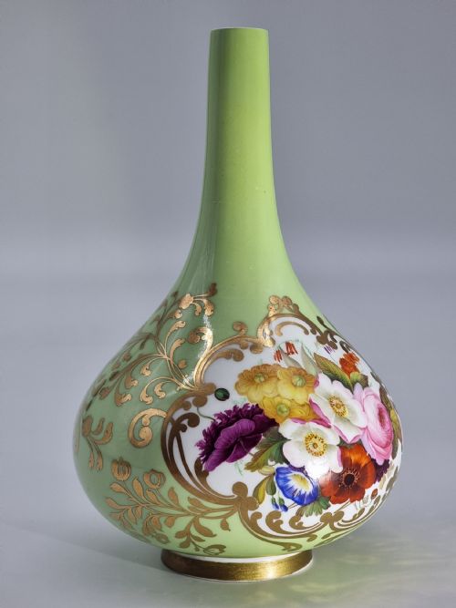 A CHAMBERLAIN AND CO WORCESTER PORCELAIN VASE HAND PAINTED WITH A FLORAL DISPLAY - ADDITIONAL PHOTO 12