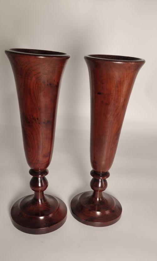 ANTIQUE LARGE PAIR OF 18TH CENTURY YEW WOOD TREEN VASES CIRCA 1760 - ADDITIONAL PHOTO 1