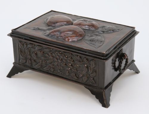 ARTS AND CRAFTS COPPER REPOUSSE HAND DECORATED BOX CIRCA 1900 IN A WILLIAM MORRIS STYLE - ADDITIONAL PHOTO 9