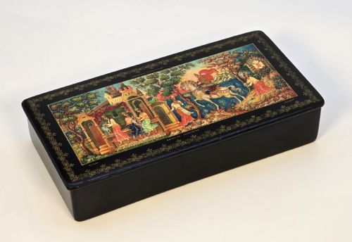 A RUSSIAN HAND PAINTED PAPIER MCH BOX SIGNED CIRCA 1920 - ADDITIONAL PHOTO 1