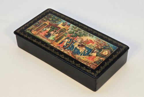 A RUSSIAN HAND PAINTED PAPIER MCH BOX SIGNED CIRCA 1920 - ADDITIONAL PHOTO 2