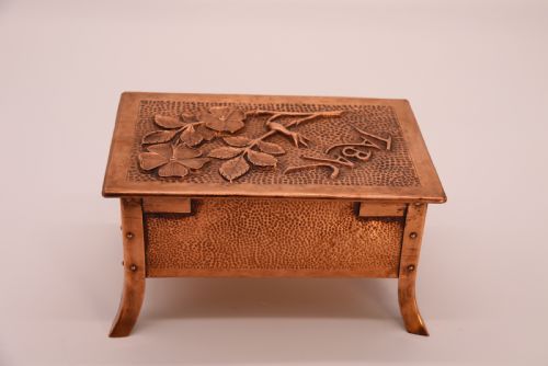AN ARTS AND CRAFTS PERIOD COPPER CIGAR BOX CIRCA 1900 - ADDITIONAL PHOTO 3
