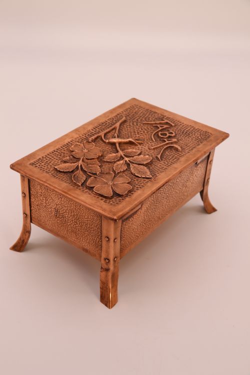 AN ARTS AND CRAFTS PERIOD COPPER CIGAR BOX CIRCA 1900 - ADDITIONAL PHOTO 4