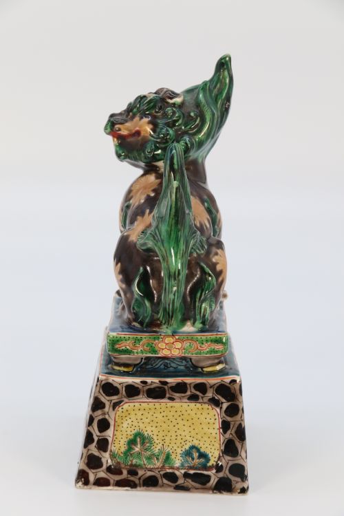 A HIGHLY DECORATIVE PAIR OF CHINESE POTTERY BUDDHIST LIONS CIRCA 1900 - ADDITIONAL PHOTO 6