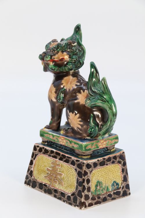 A HIGHLY DECORATIVE PAIR OF CHINESE POTTERY BUDDHIST LIONS CIRCA 1900 - ADDITIONAL PHOTO 7