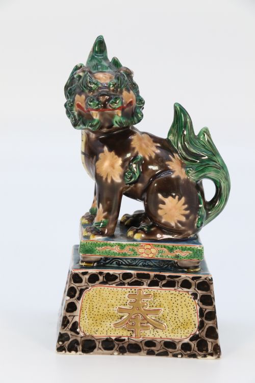 A HIGHLY DECORATIVE PAIR OF CHINESE POTTERY BUDDHIST LIONS CIRCA 1900 - ADDITIONAL PHOTO 9