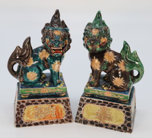 A HIGHLY DECORATIVE PAIR OF CHINESE POTTERY BUDDHIST LIONS CIRCA 1900 - ADDITIONAL PHOTO 11