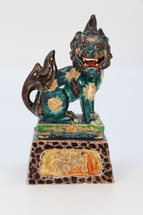 A HIGHLY DECORATIVE PAIR OF CHINESE POTTERY BUDDHIST LIONS CIRCA 1900 - ADDITIONAL PHOTO 15