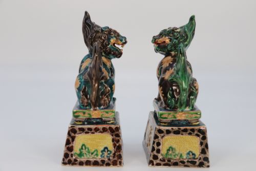 A HIGHLY DECORATIVE PAIR OF CHINESE POTTERY BUDDHIST LIONS CIRCA 1900 - ADDITIONAL PHOTO 26