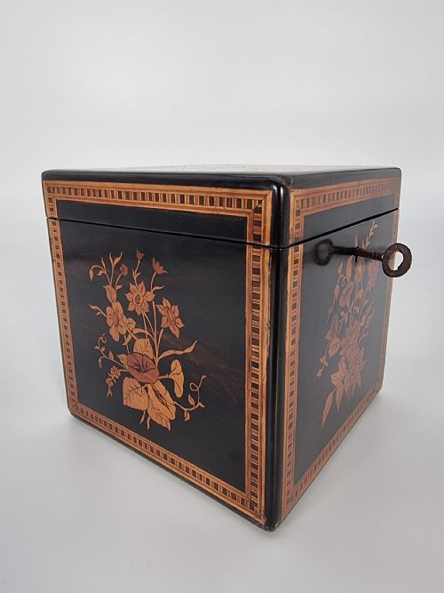 A MID 19TH CENTURY ITALIAN GRAND TOUR SORRENTO MARQUETRY BOX CIRCA 1860 - ADDITIONAL PHOTO 3