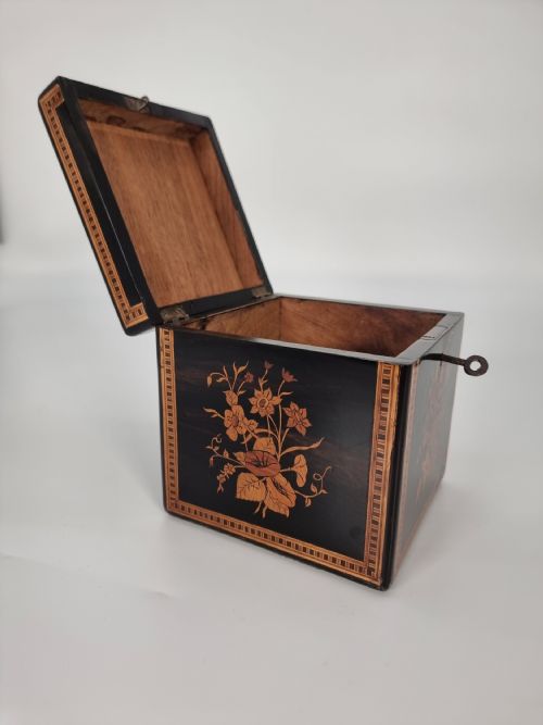A MID 19TH CENTURY ITALIAN GRAND TOUR SORRENTO MARQUETRY BOX CIRCA 1860 - ADDITIONAL PHOTO 10