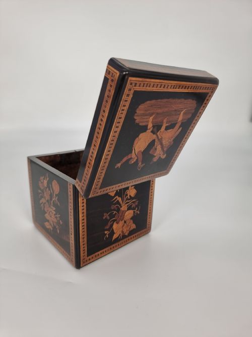 A MID 19TH CENTURY ITALIAN GRAND TOUR SORRENTO MARQUETRY BOX CIRCA 1860 - ADDITIONAL PHOTO 14