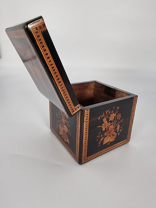 A MID 19TH CENTURY ITALIAN GRAND TOUR SORRENTO MARQUETRY BOX CIRCA 1860 - ADDITIONAL PHOTO 15