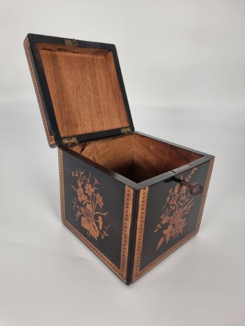 A MID 19TH CENTURY ITALIAN GRAND TOUR SORRENTO MARQUETRY BOX CIRCA 1860 - ADDITIONAL PHOTO 17