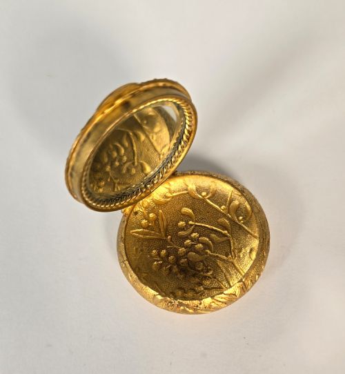 fig 2. A French mid 19th C ladies gilt and enamel patch box