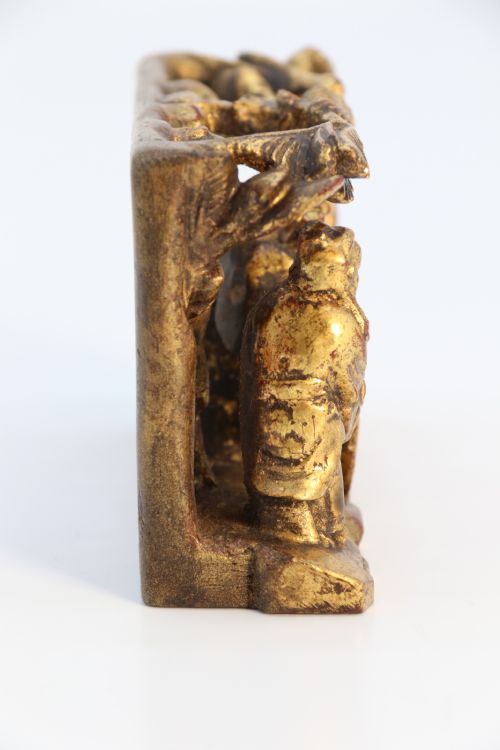 A 19TH CENTURY CHINESE MINIATURE CARVED GILTWOOD FIGURE GROUP CIRCA 1900 - ADDITIONAL PHOTO 6