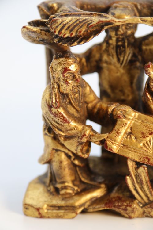 A 19TH CENTURY CHINESE MINIATURE CARVED GILTWOOD FIGURE GROUP CIRCA 1900 - ADDITIONAL PHOTO 17