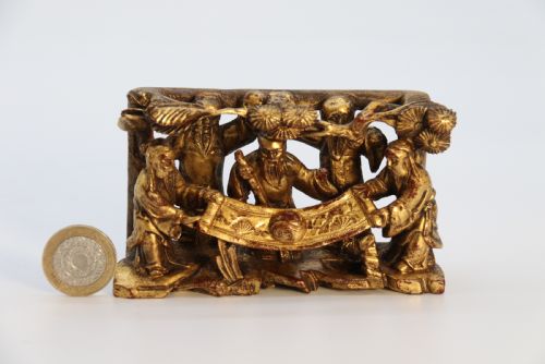 A 19TH CENTURY CHINESE MINIATURE CARVED GILTWOOD FIGURE GROUP CIRCA 1900 - ADDITIONAL PHOTO 21