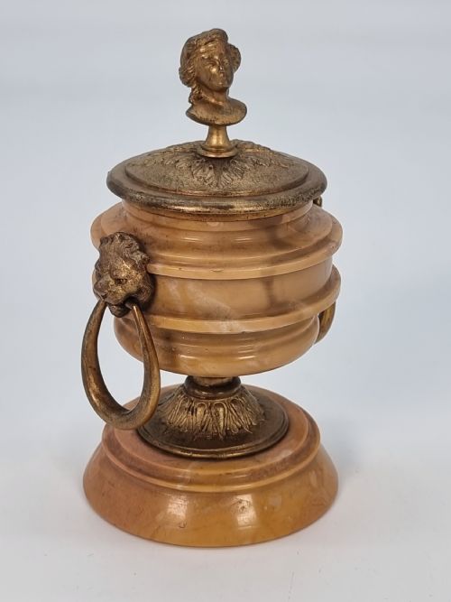A FRENCH GILT BRONZE AND MARBLE INKWELL CIRCA 1870 - ADDITIONAL PHOTO 1