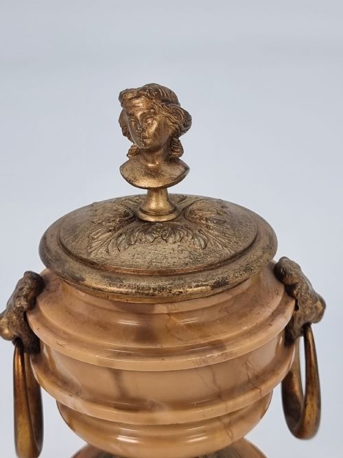 A FRENCH GILT BRONZE AND MARBLE INKWELL CIRCA 1870 - ADDITIONAL PHOTO 6