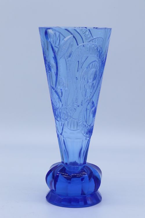 A STUNNING ART DECO SAPPHIRE BLUE CUT GLASS VASE CIRCA 1930 - ADDITIONAL PHOTO 1