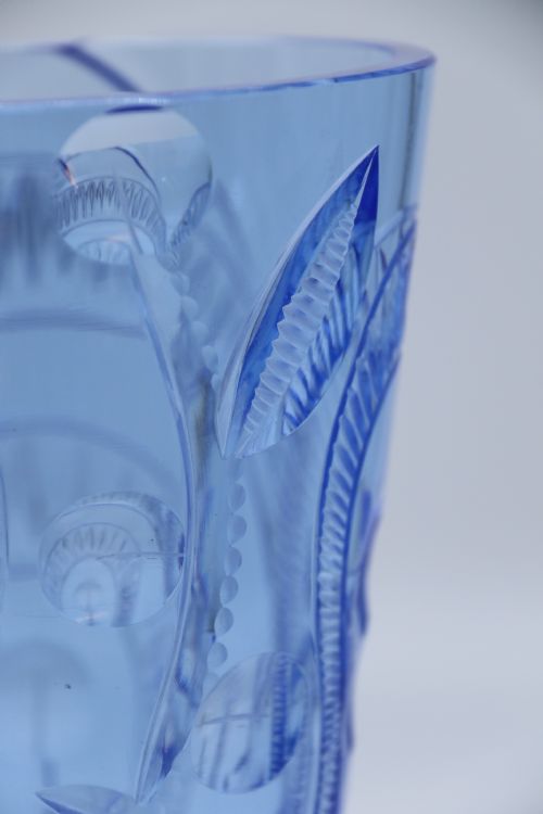 A STUNNING ART DECO SAPPHIRE BLUE CUT GLASS VASE CIRCA 1930 - ADDITIONAL PHOTO 11
