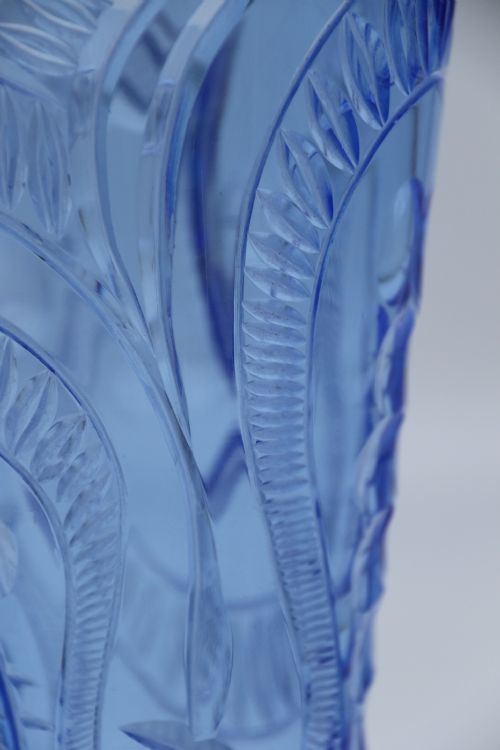 A STUNNING ART DECO SAPPHIRE BLUE CUT GLASS VASE CIRCA 1930 - ADDITIONAL PHOTO 14