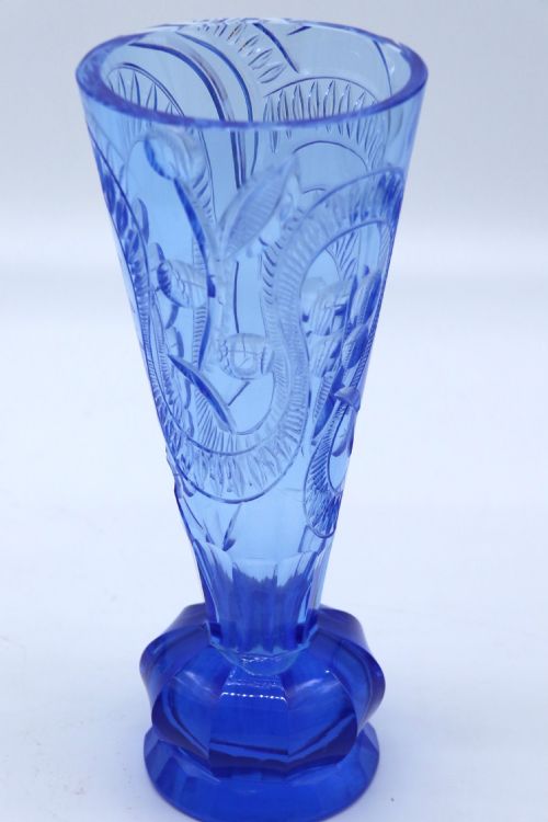 A STUNNING ART DECO SAPPHIRE BLUE CUT GLASS VASE CIRCA 1930 - ADDITIONAL PHOTO 15