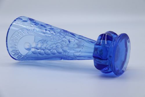 A STUNNING ART DECO SAPPHIRE BLUE CUT GLASS VASE CIRCA 1930 - ADDITIONAL PHOTO 17