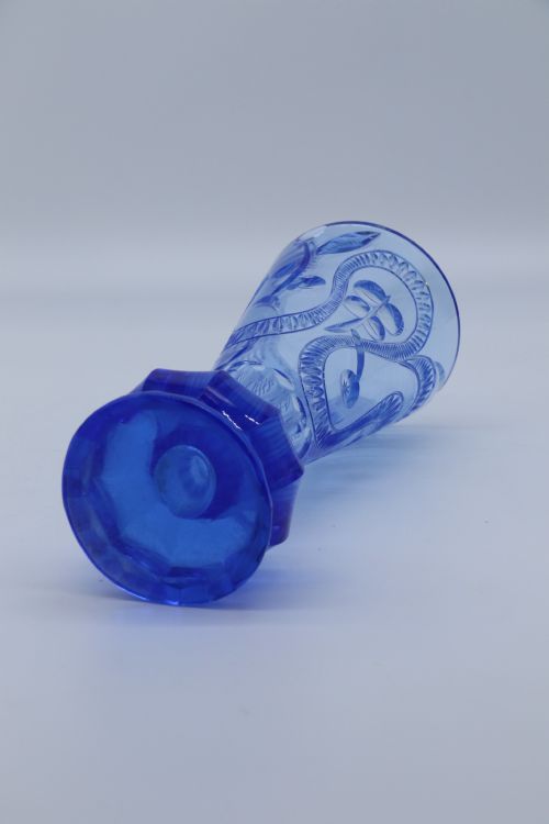 A STUNNING ART DECO SAPPHIRE BLUE CUT GLASS VASE CIRCA 1930 - ADDITIONAL PHOTO 18