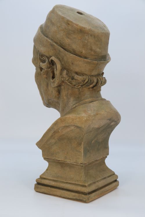 A LARGE 19TH CENTURY SIMULATED STONE PLASTER BUST OF A MEDIEVAL GENTLEMAN - ADDITIONAL PHOTO 4