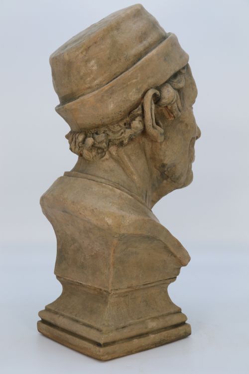 A LARGE 19TH CENTURY SIMULATED STONE PLASTER BUST OF A MEDIEVAL GENTLEMAN - ADDITIONAL PHOTO 6