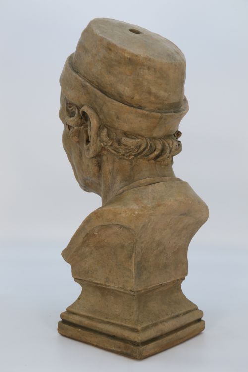 A LARGE 19TH CENTURY SIMULATED STONE PLASTER BUST OF A MEDIEVAL GENTLEMAN - ADDITIONAL PHOTO 8