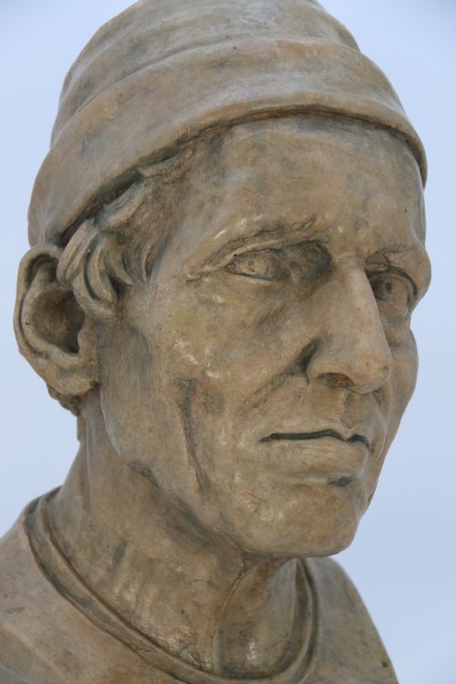 A LARGE 19TH CENTURY SIMULATED STONE PLASTER BUST OF A MEDIEVAL GENTLEMAN - ADDITIONAL PHOTO 12