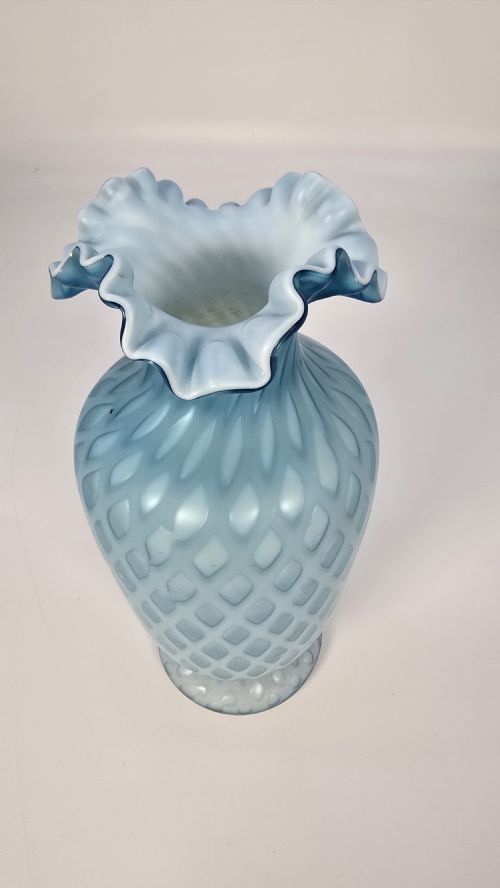 A LARGE VICTORIAN BLUE SATIN GLASS VASE ENGLISH CIRCA 1880 - ADDITIONAL PHOTO 5