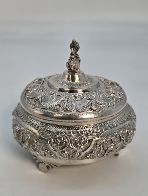 A SUPERB RAJ PERIOD INDIAN SILVER JAR AND COVER - ADDITIONAL PHOTO 5