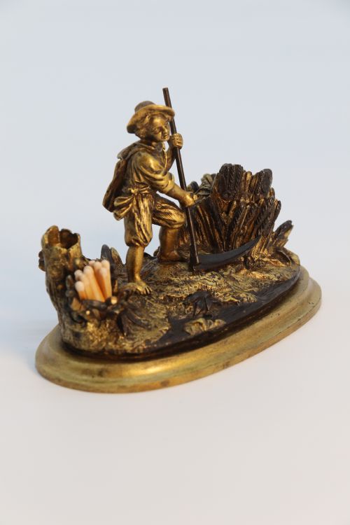 A FRENCH GILT BRONZE INKSTAND OF SMALL PROPORTIONS CIRCA 1860 - ADDITIONAL PHOTO 4