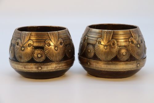 MID 19TH CENTURY PAIR OF INDIAN CEREMONIAL BOWLS RAJ PERIOD CIRCA 1860 - ADDITIONAL PHOTO 1