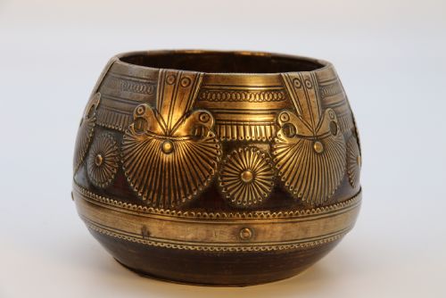 MID 19TH CENTURY PAIR OF INDIAN CEREMONIAL BOWLS RAJ PERIOD CIRCA 1860 - ADDITIONAL PHOTO 7