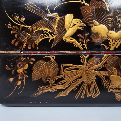 A LARGE 19TH CENTURY JAPANESE LACQUER WRITING BOX CIRCA 1880 - ADDITIONAL PHOTO 3