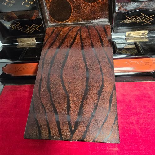 A LARGE 19TH CENTURY JAPANESE LACQUER WRITING BOX CIRCA 1880 - ADDITIONAL PHOTO 6