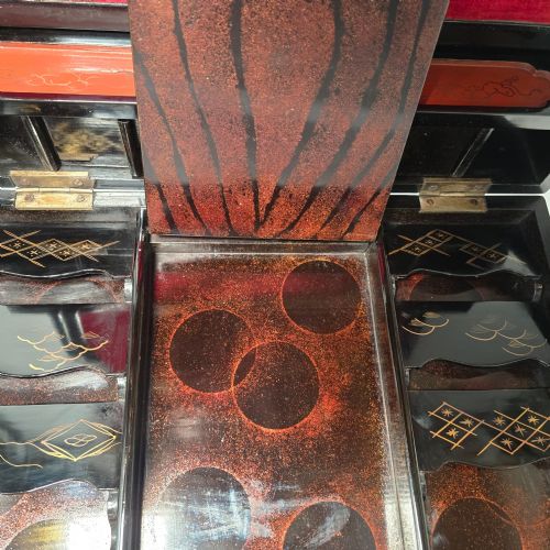 A LARGE 19TH CENTURY JAPANESE LACQUER WRITING BOX CIRCA 1880 - ADDITIONAL PHOTO 7