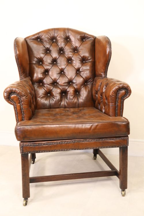 A GEORGE III LARGE WING BACKED ARMCHAIR CIRCA 1780 - ADDITIONAL PHOTO 3
